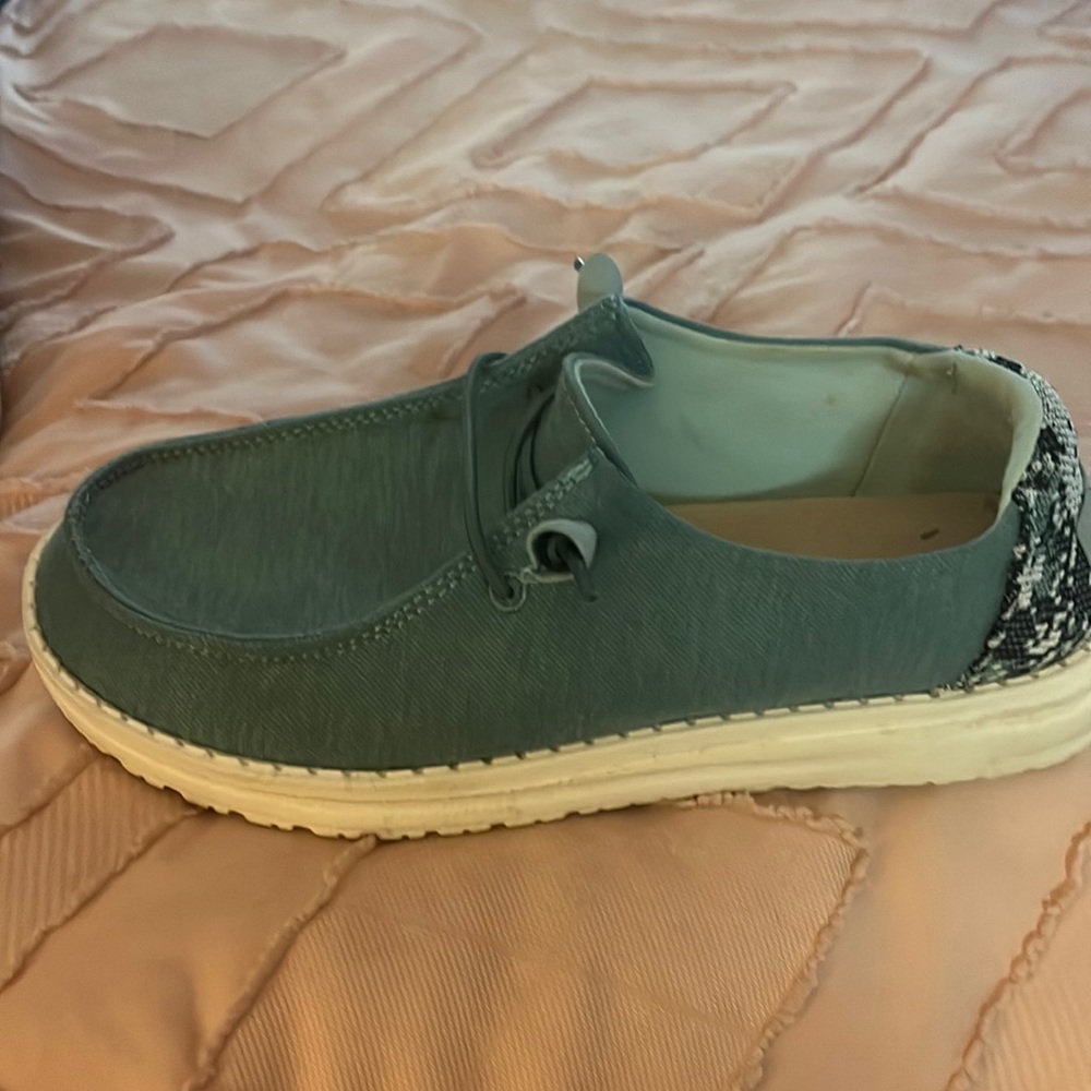 Like new (only worn twice ) size 6 teal boho style Hey Dude .